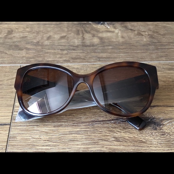 BURBERRY-AUTHENTIC NWT Tortoise Shell Sunglasses - Picture 10 of 16